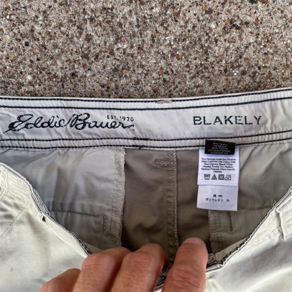 Eddie Bauer Blakely Women's Beige Chino Shorts Petite Size 8 Casual - Picture 4 of 5